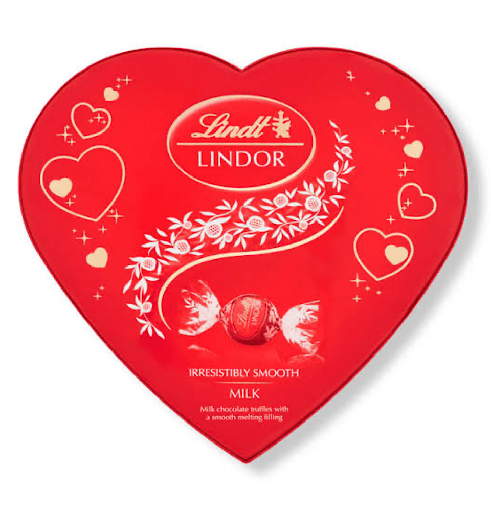 Lindt Lindor Milk Chocolate Heart Box 147g